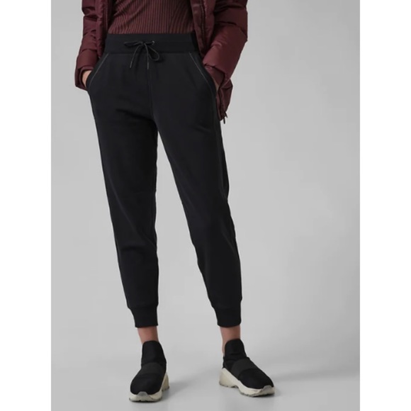 Athleta Pants - Athleta black altitude joggers pants